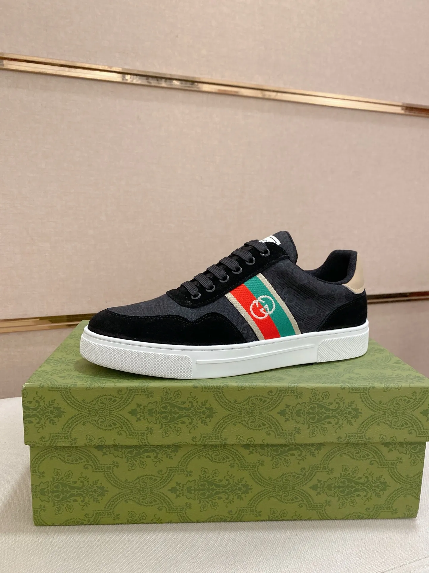 Men's clothing and shoes💰:440💰 (GUCCI) The latest model from the official website 🎁🎁Casual and fashionable men's shoes👟, hot style 💥The version is simple and elegant, exclusive for trendy men. Unique official website latest brand elements 👑Gucci original decoration, fashionable and generous, the fabric is original cowhide ✅sheepskin lining, the official website specifies wear-resistant casual outsole, the classic model is taken in kind at the counter🎬38-44 (45 is not returned or exchanged)